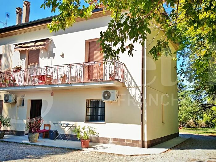 Casa con 8 locali in vendita in Via Budrie, San Giovanni In Persiceto