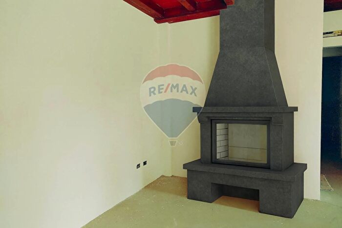 Casa con 6 locali in vendita in Mirandola