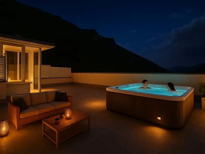 Appartamento quadrilocale in vendita in Via del Sagittario, Finale Ligure