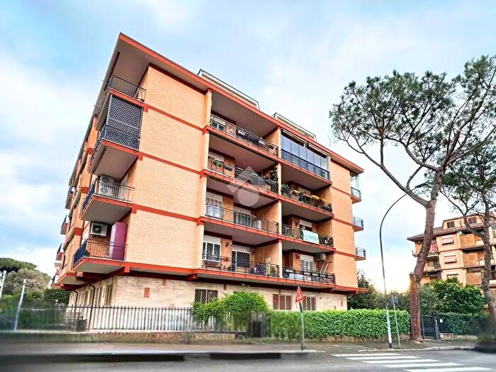 Appartamento quadrilocale in vendita in Via Marcello Garosi, Roma