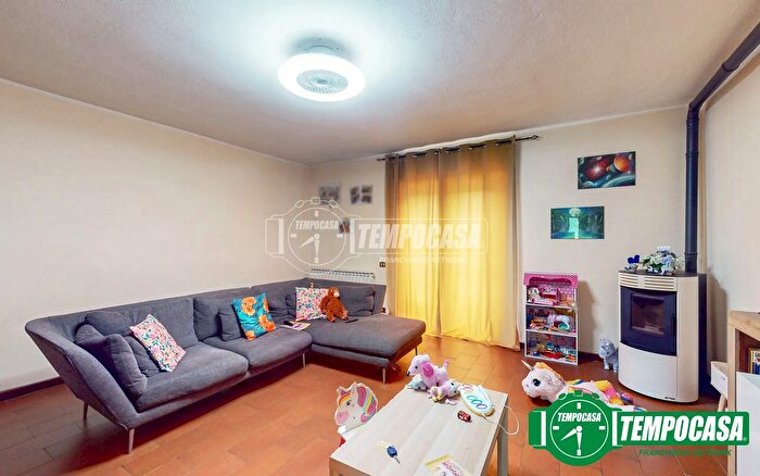 Casa con 8 locali in vendita in Bassignana