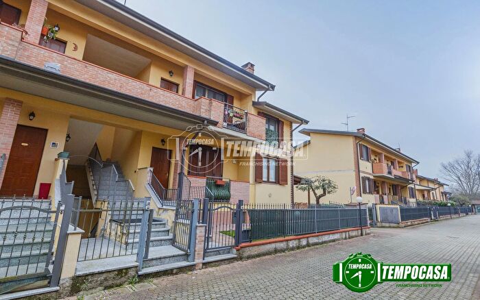 Appartamento trilocale in vendita in Via Aprile, Casorate Primo