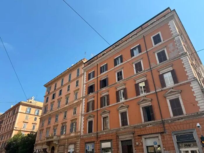 Appartamento quadrilocale in vendita in Via Napoleone III, Roma