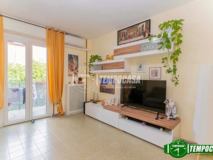 Appartamento trilocale in vendita in Via Olivieri Alessio, Milano