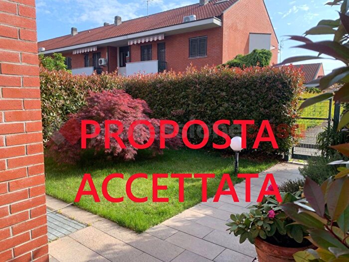 Casa quadrilocale in vendita in Via El Alamein, Castano Primo