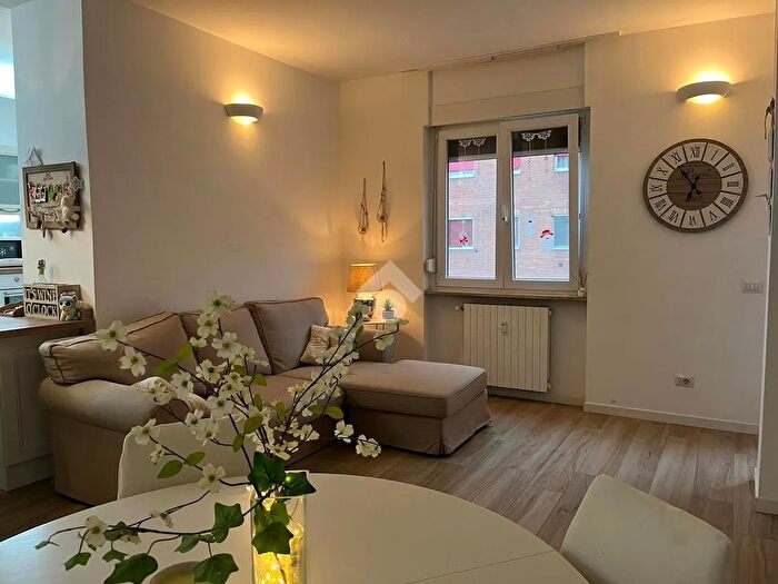 Appartamento trilocale in vendita in Via Castellini, Melegnano