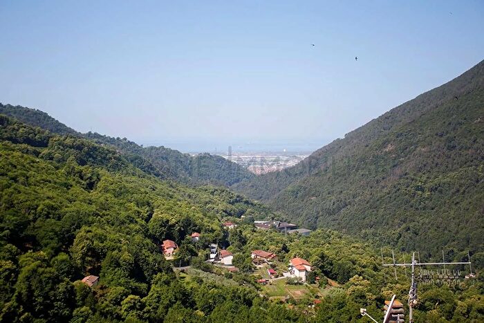 Appartamento quadrilocale in vendita in Frazione Altagnana, Massa