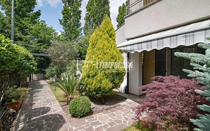 Appartamento quadrilocale in vendita in Via Repubblica Cisalpina, Vaprio DAdda