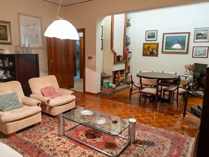 Casa con 6 locali in vendita in Via Guarino Guarini, Modena