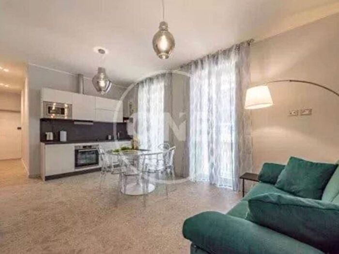 Appartamento trilocale in affitto in Via del Boccaccio, Barberini, Roma