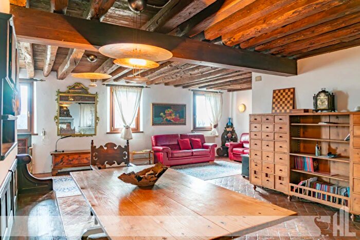 Casa con 9 locali in vendita in Belluno