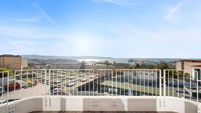 Appartamento trilocale in vendita in Via Costalunga, Trieste