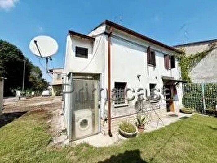 Casa quadrilocale in vendita in Via Marconi a, Erbe