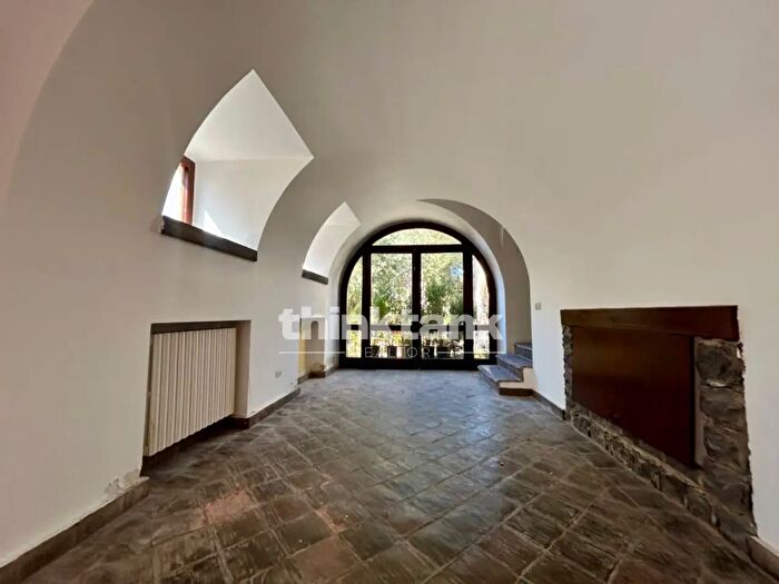 Casa con 9 locali in vendita in Via De Caro, Catania