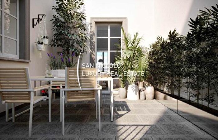 Appartamento con 6 locali in vendita in Via San Martino, Fiesole