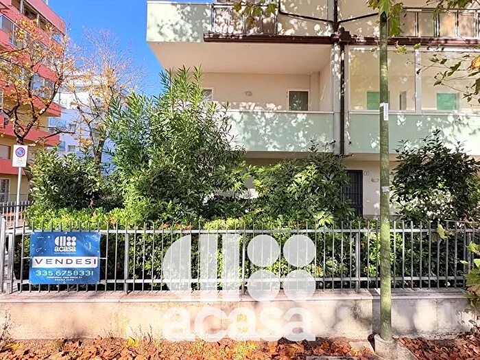 Appartamento trilocale in vendita in Via Michelangelo, Cesenatico