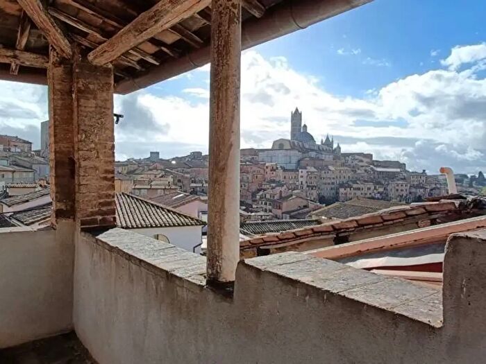 Appartamento in affitto in Via della Sapienza, Siena