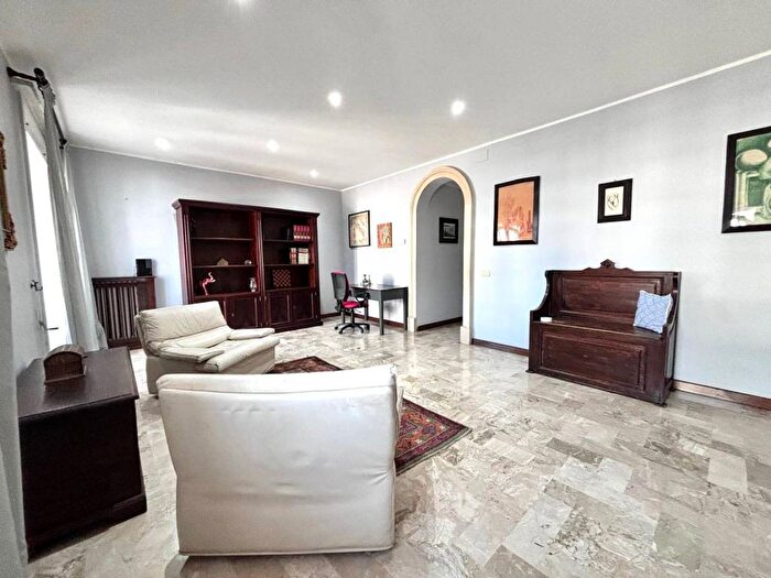 Appartamento con 6 locali in affitto in Via Dante Alighieri, Arnesano