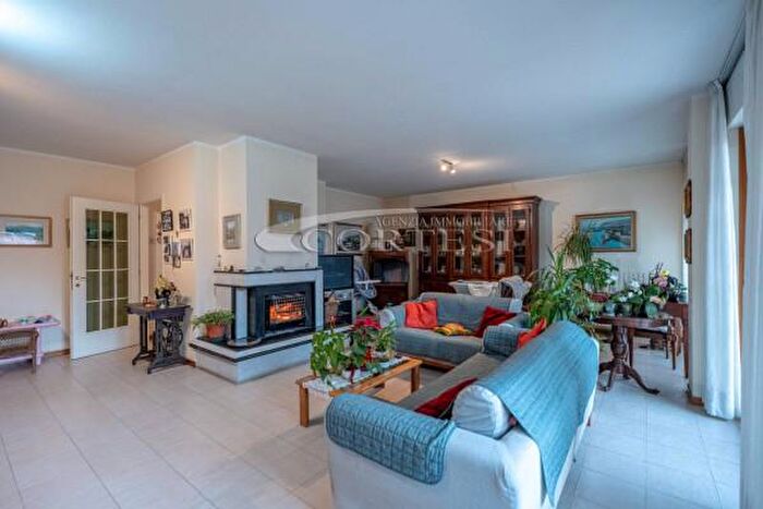 Appartamento con 6 locali in vendita in Via Giorgio Vasari, Citta Di Castello