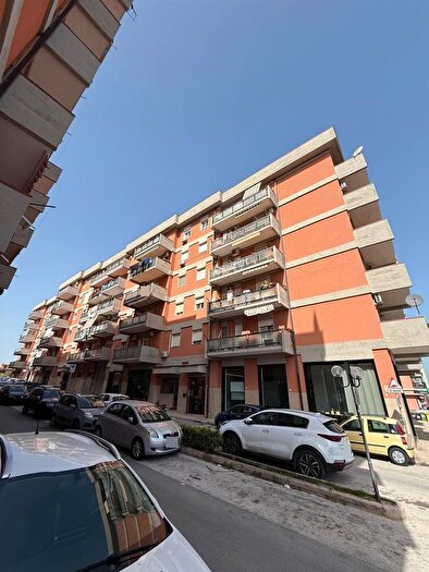 Appartamento con 6 locali in vendita in Via Menfi, Siracusa