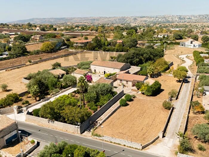 Casa con 9 locali in vendita in Sp ModicaGiarratana, Modica