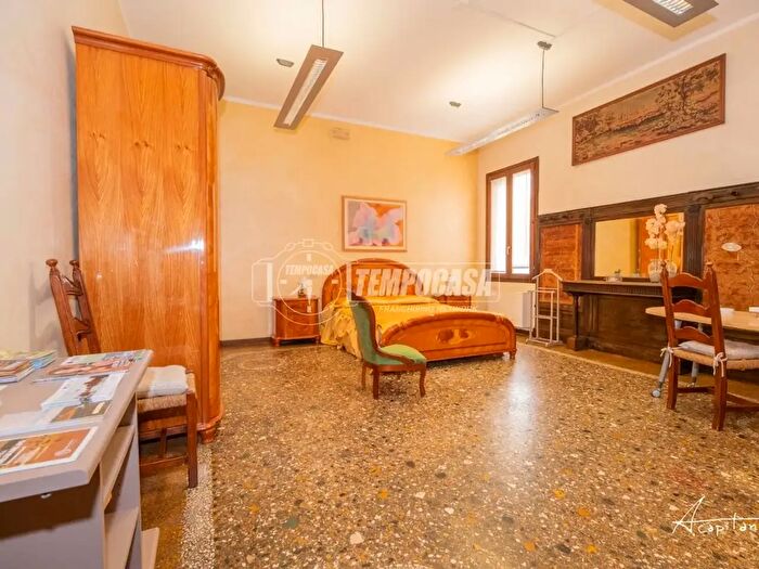 Appartamento trilocale in vendita in Via Giosuè Carducci, Adria