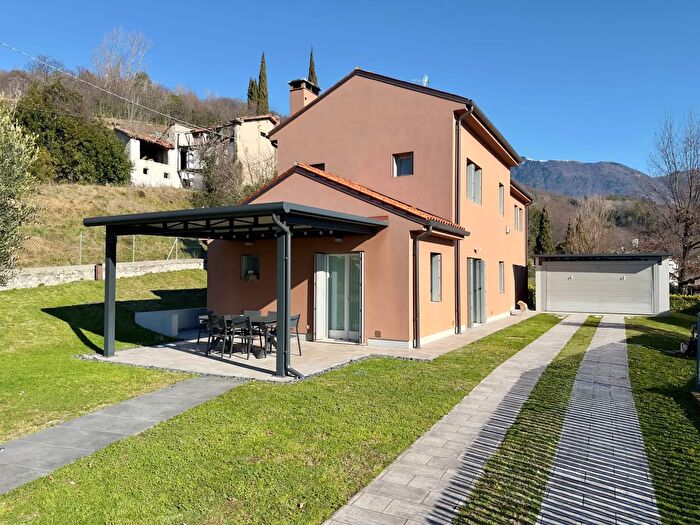 Casa con 10 locali in vendita in Via Maspiron, Vittorio Veneto