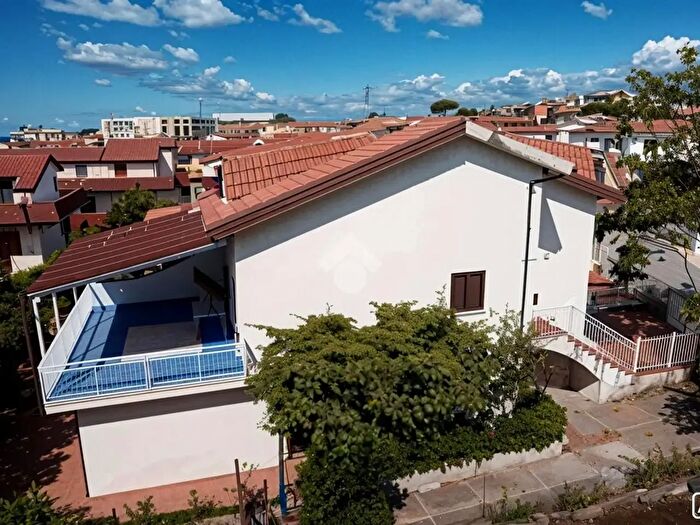 Casa quadrilocale in vendita in Via Giotto, Scalea