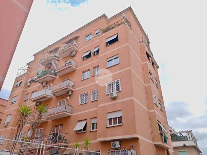 Appartamento trilocale in affitto in Via Edoardo Jenner, Colli Portuensi Casaletto, Roma