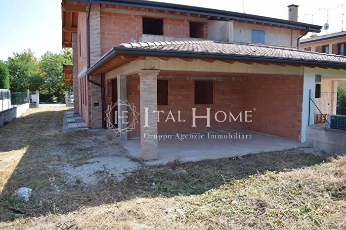 Casa quadrilocale in vendita in Via Giovanni Podetti, Caravaggio