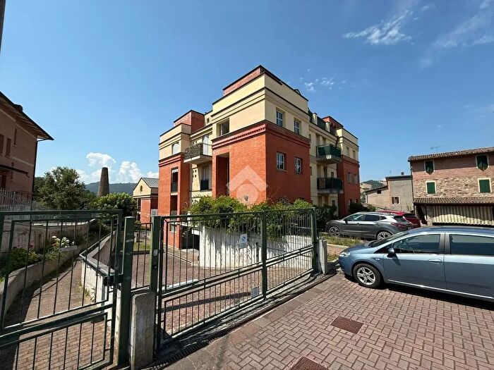 Appartamento quadrilocale in vendita in Via Costa, Canossa
