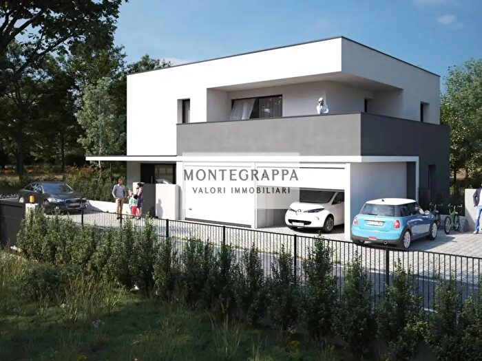 Appartamento quadrilocale in vendita in Via Paganella, Castelfranco Veneto