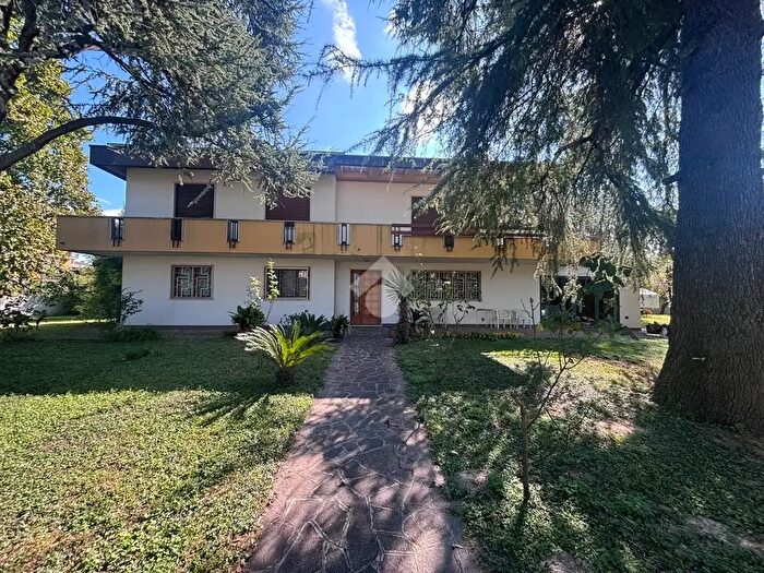 Casa con 10 locali in vendita in Via Alcide De Gasperi, Piove Di Sacco