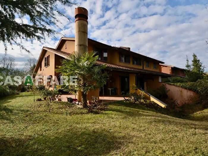 Casa con 15 locali in vendita in Viale Zavaritt, Gorle