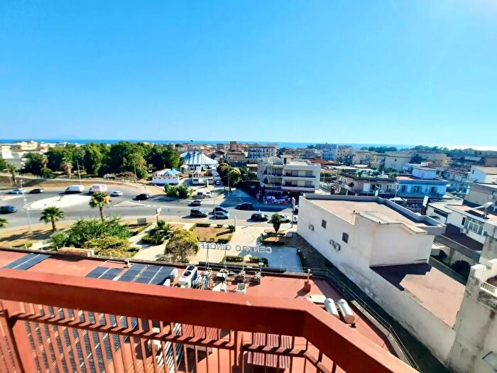 Appartamento trilocale in vendita in Via San Razzino, Mondragone