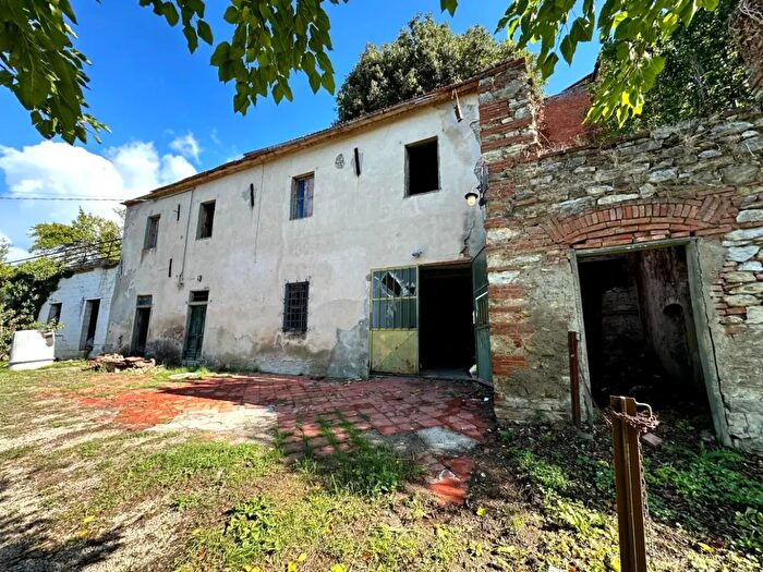 Casa con 20 locali in vendita in Serravalle Pistoiese