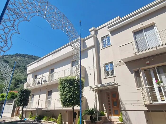 Appartamento con 5 locali in affitto in Viale SAlfonso, Arienzo