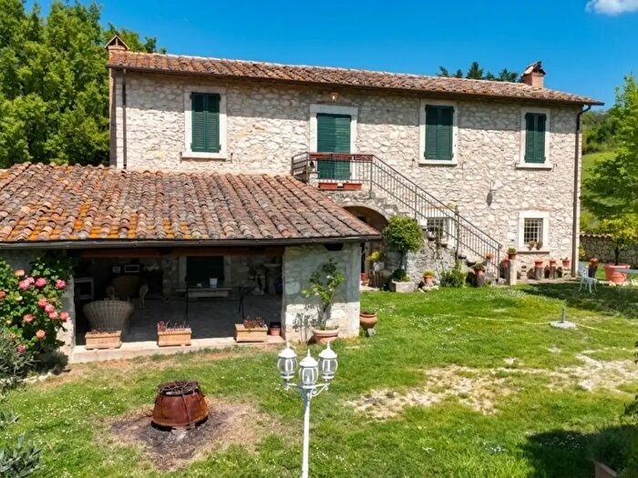 Casa con 11 locali in vendita in Via Selvarella, Montecchio