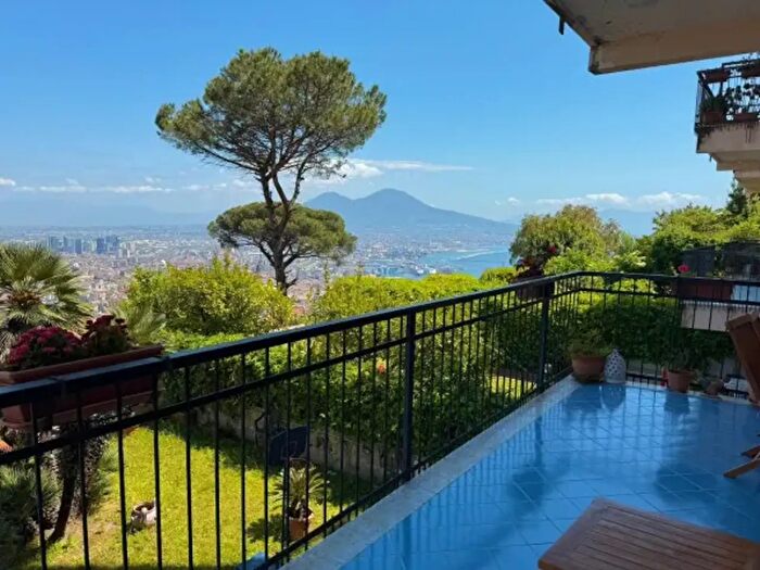 Appartamento trilocale in vendita in Via Tito Angelini, Napoli