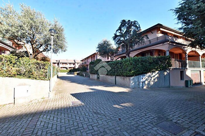 Casa quadrilocale in vendita in Via delle Quattro Marie, Bellinzago Lombardo