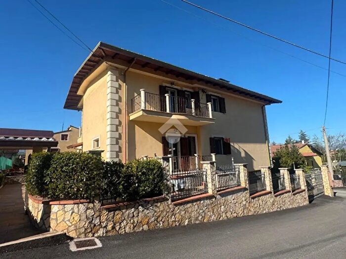 Casa con 6 locali in vendita in Via Olindo Guerrini, Avezzano