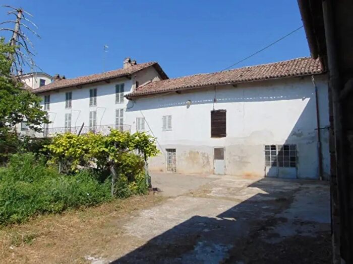 Casa con 5 locali in vendita in Via Mario Tacca, Nizza Monferrato