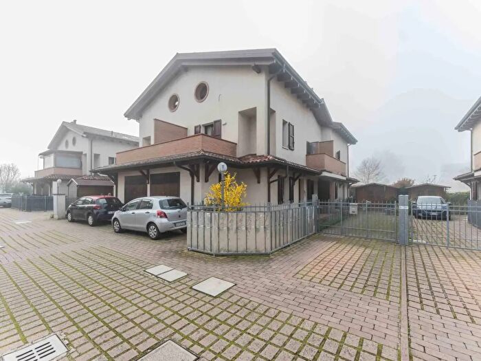 Casa con 6 locali in vendita in Via Modena N, San Pietro In Casale