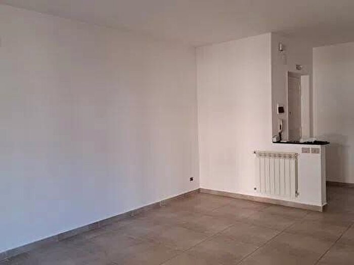 Appartamento con 5 locali in affitto in Via Sebastiano Foti, Centro, Caltagirone