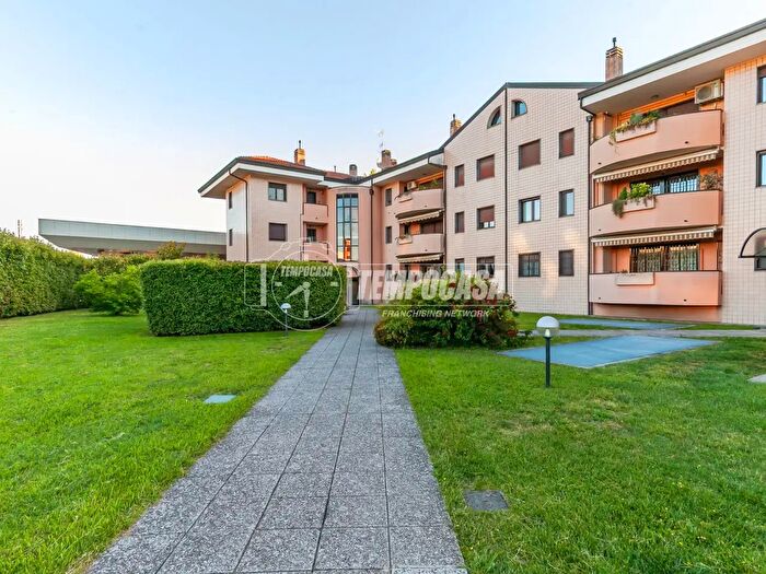 Appartamento quadrilocale in vendita in Via Sauro, Cormano