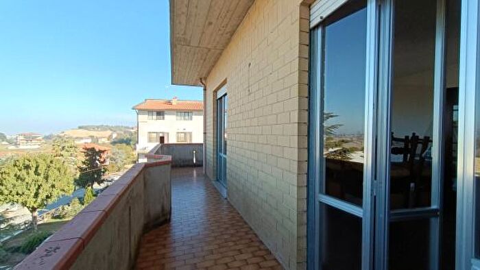 Appartamento con 6 locali in vendita in Via Castellano, Massa Fermana