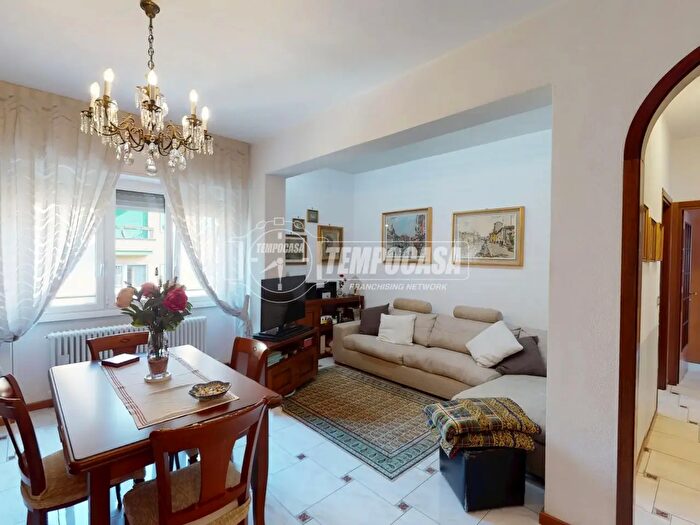 Appartamento quadrilocale in vendita in Via Ermanno Barigozzi, Milano