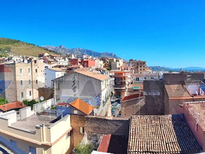 Appartamento trilocale in affitto in Via Rubino, Formia