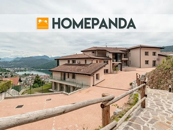 Casa con 6 locali in vendita in Via Ponte Tresa, Cadegliano Viconago