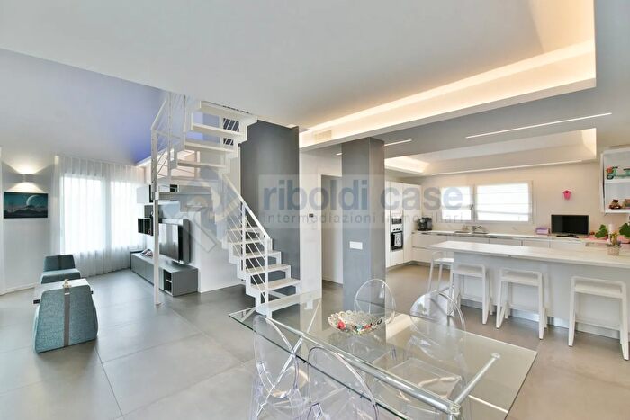 Casa quadrilocale in vendita in BovisioMasciago